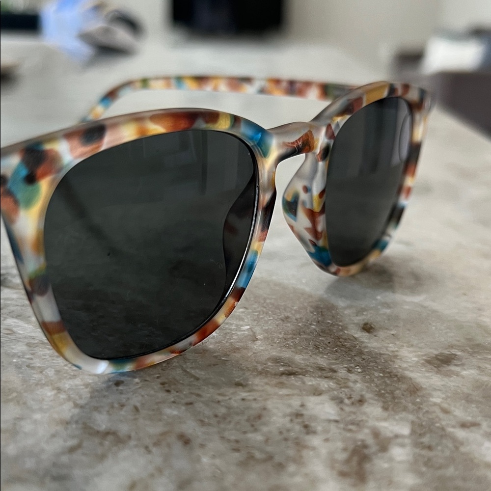 IZIPIZI Multicolor Tortoiseshell Sunglasses - Picture 6 of 9